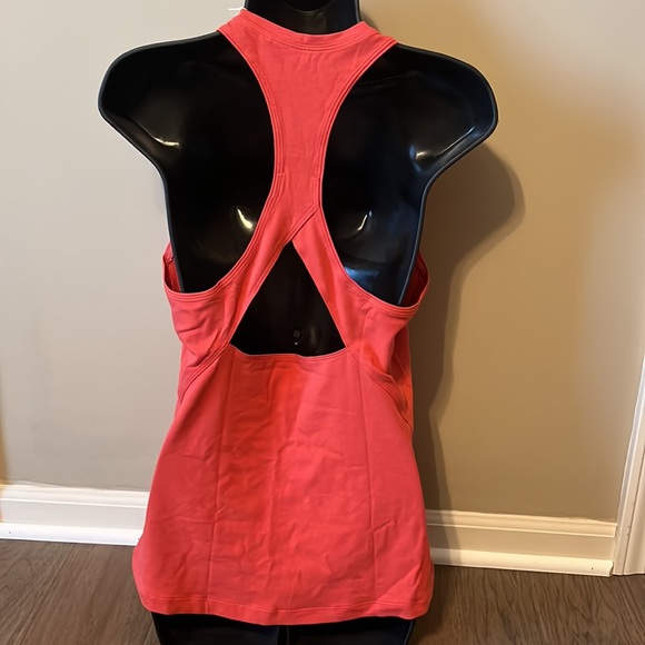 NEW Patagonia Women’s Arnica Tank in Sumac Red - Picture 7 of 12